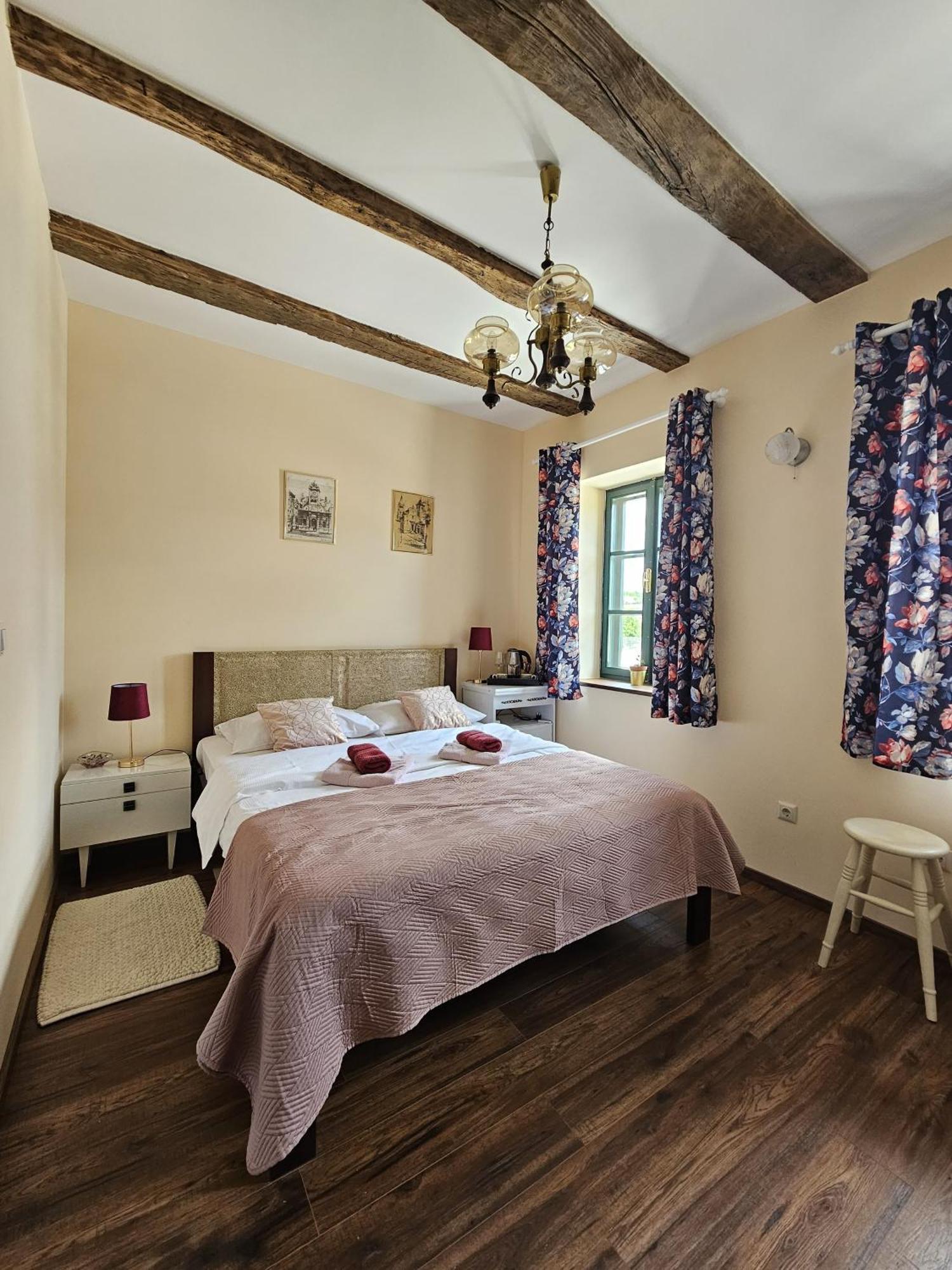 Taverna 1860 Rooms & Apartments Donja Zelina Exterior photo